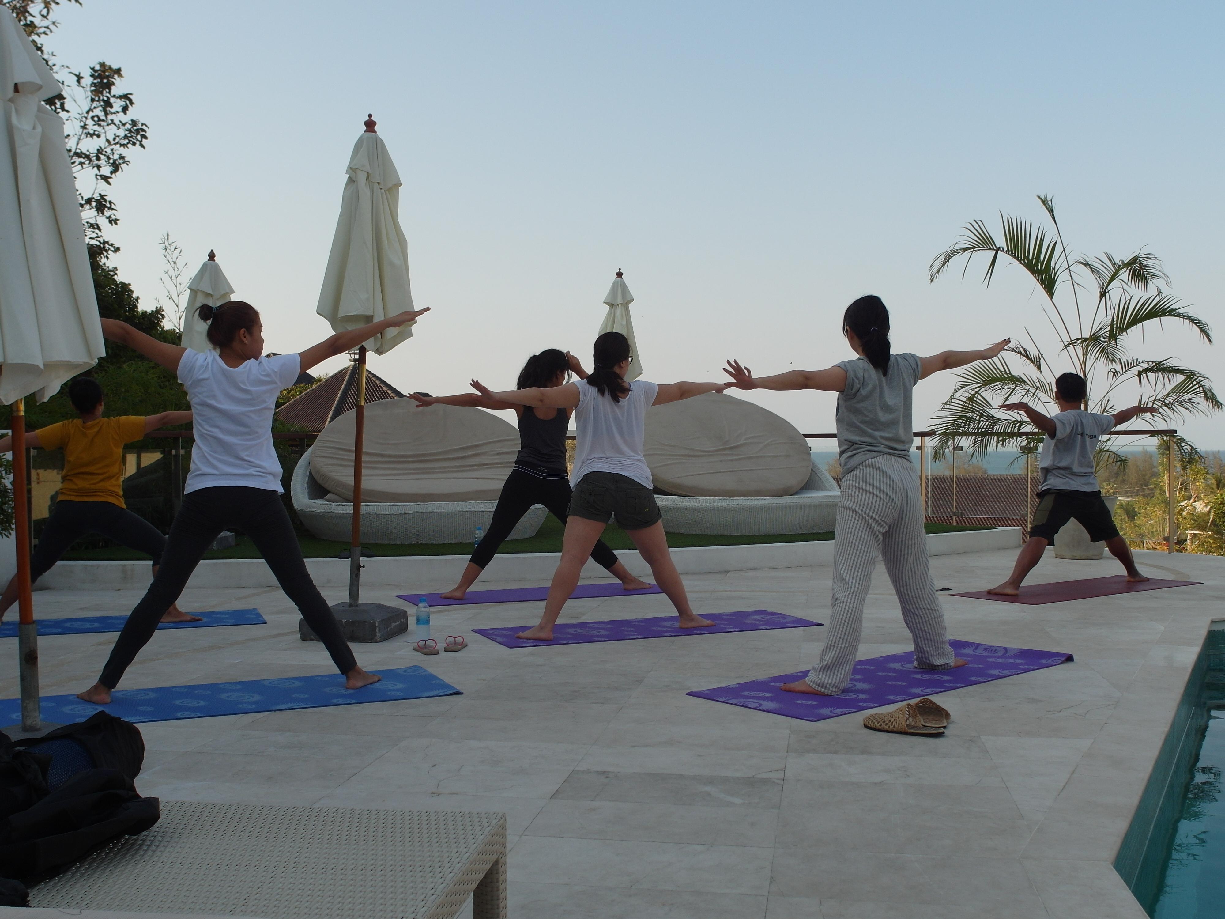 曼达拉瓦度假水疗酒店-卡隆海滩 Karon 外观 照片 A yoga class at the Four Seasons Hotel, Bangkok