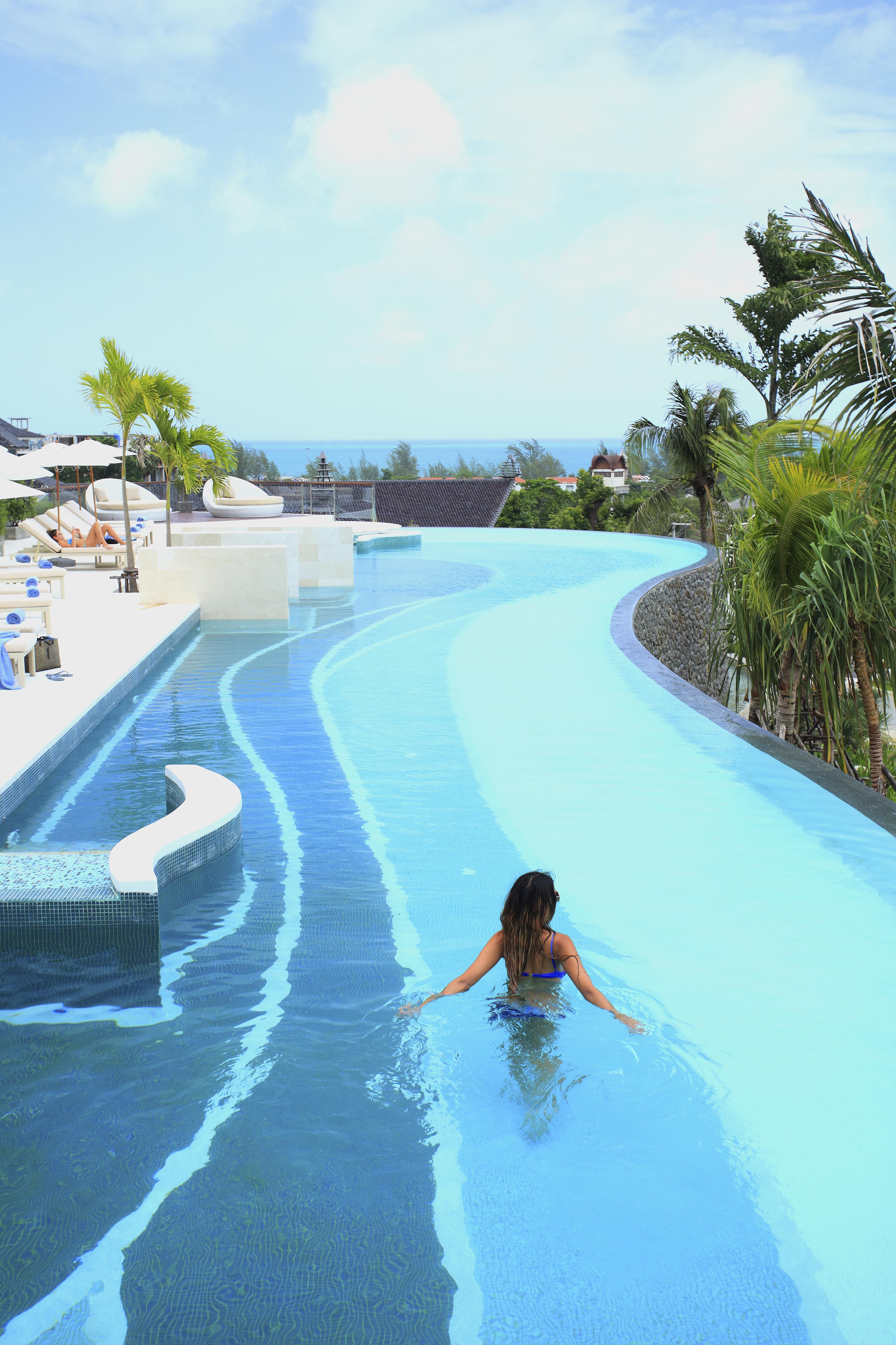 曼达拉瓦度假水疗酒店-卡隆海滩 Karon 外观 照片 Infinity pool at a resort in Phuket, Thailand