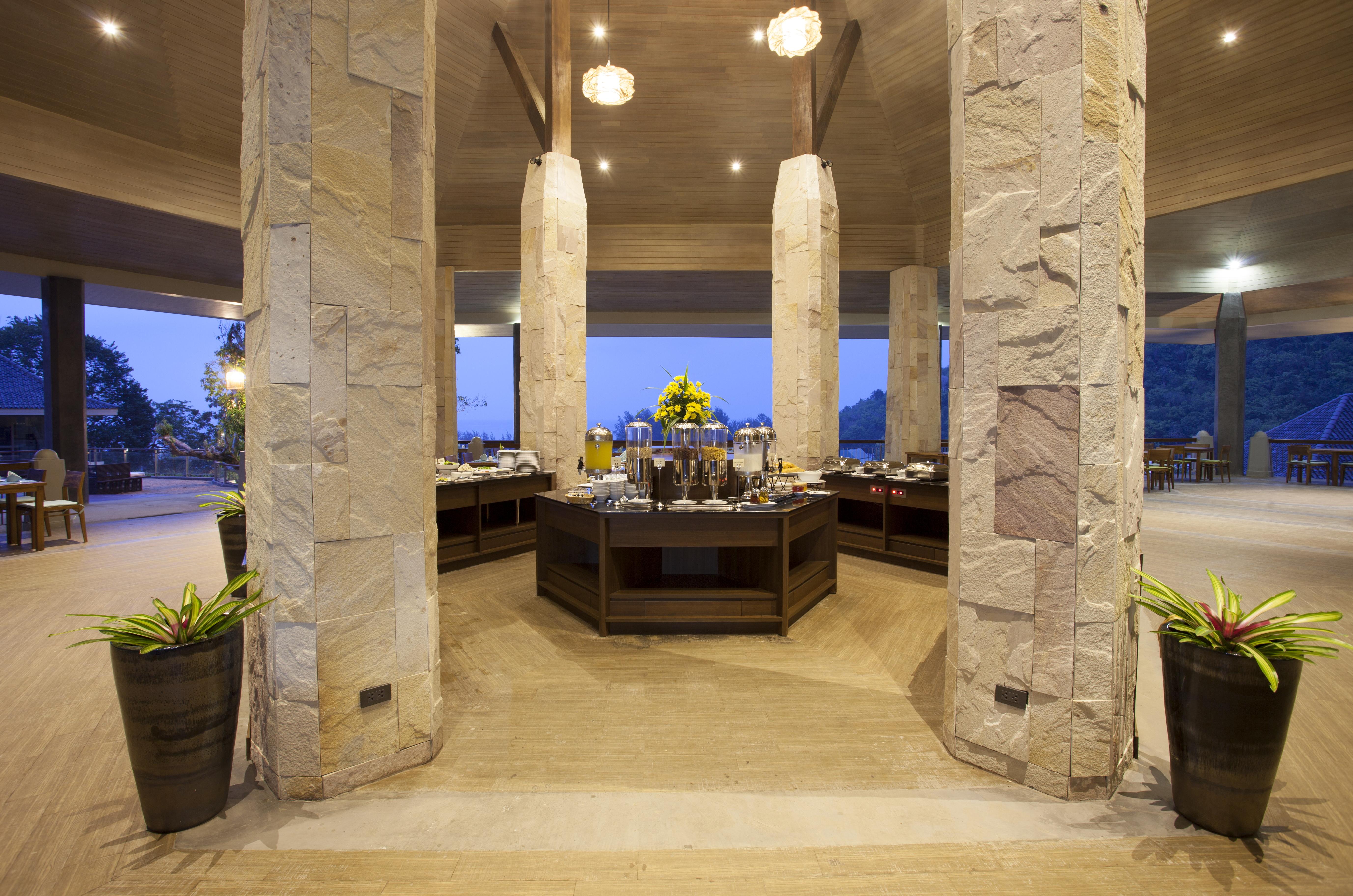 曼达拉瓦度假水疗酒店-卡隆海滩 Karon 外观 照片 The lobby of the resort